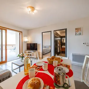 https://le-32-panoramique-plein-soleil-tout-confort.fr-provencehotel.com