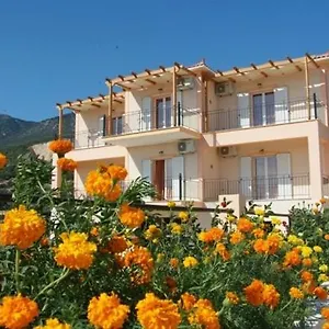 Διαμέρισμα Alkioni, Τραπεζάκι